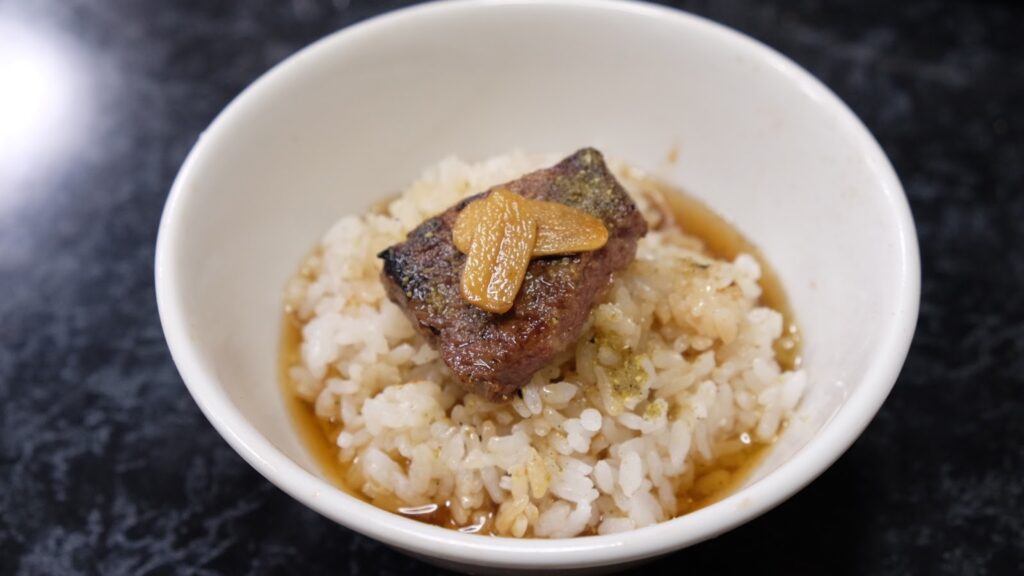 ボブバターのタレに浸したお肉